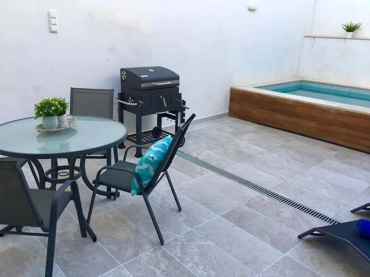 Petit Arta Villa 0*,